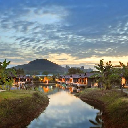 The Villa Laemhin Lagoon Resort 푸껫 외부 사진