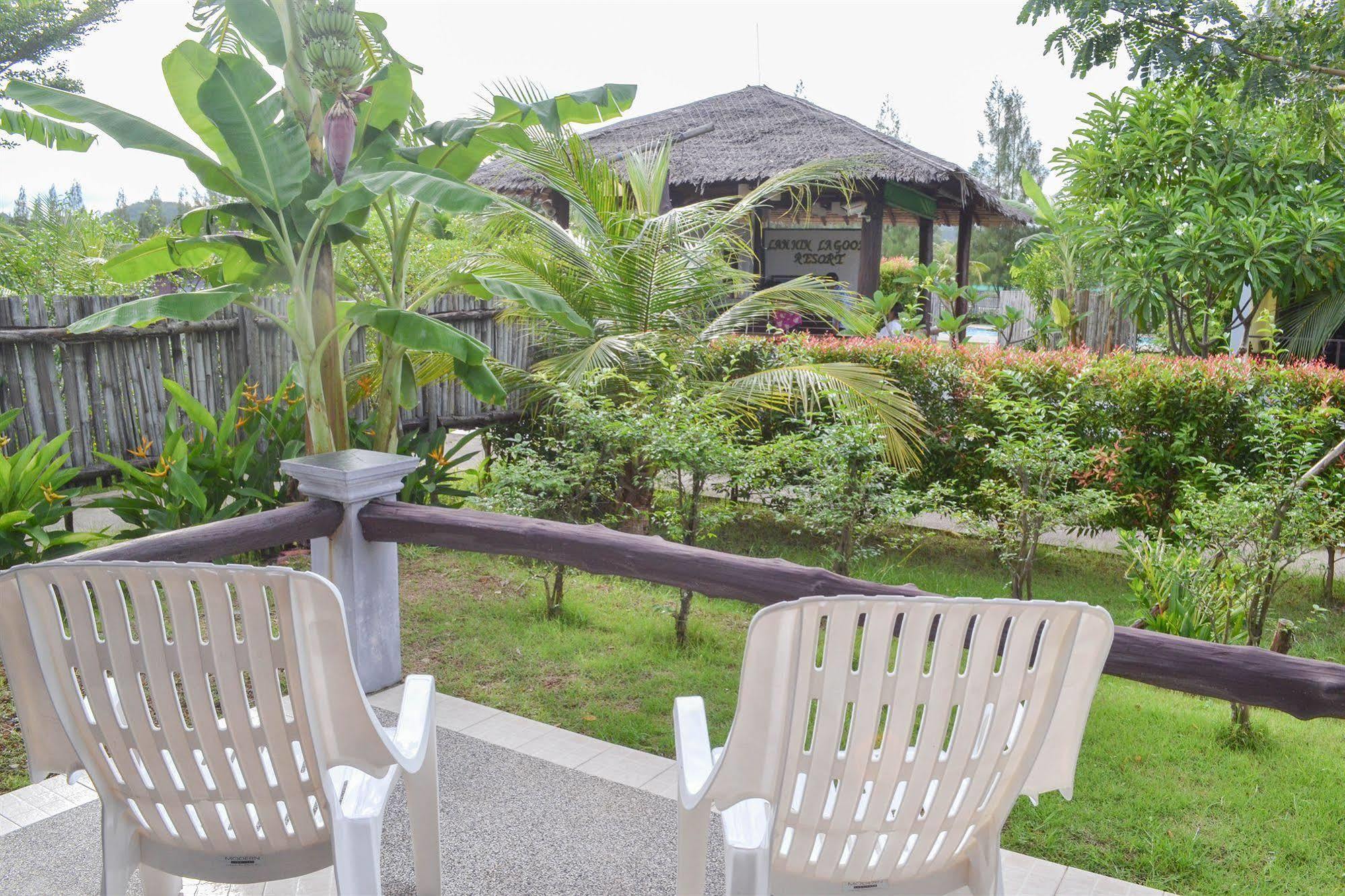 The Villa Laemhin Lagoon Resort 푸껫 외부 사진
