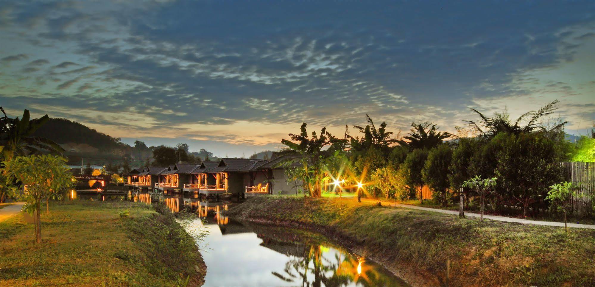 The Villa Laemhin Lagoon Resort 푸껫 외부 사진